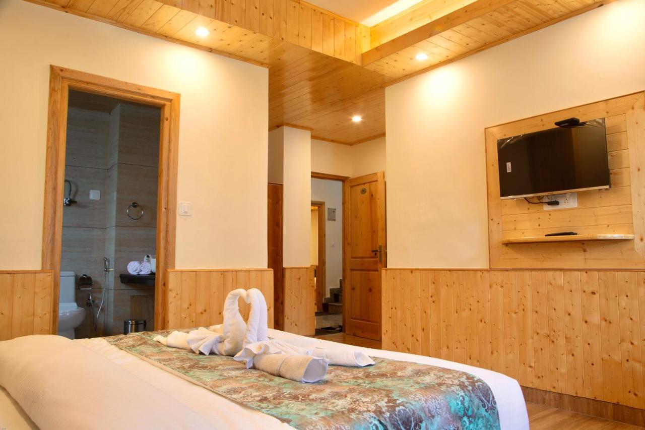 North Deodar Avenue, Manali Exterior photo